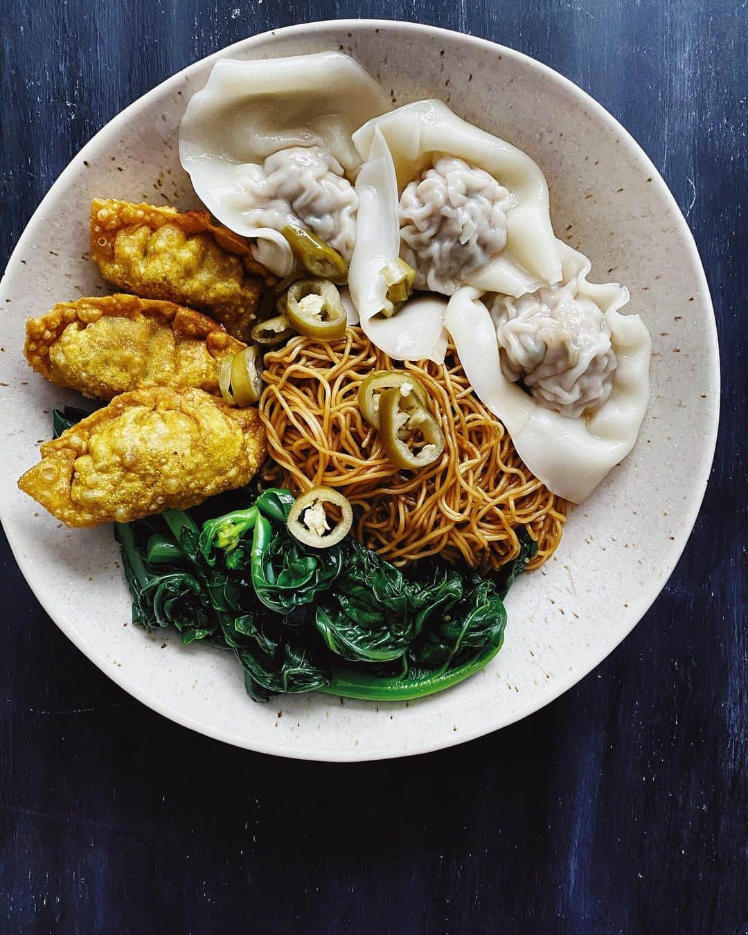 鄭碧瑩のインスタグラム：「Almost 3 weeks after surgery and still feeling quite crappy. Can’t taste much and can’t smell anything I’m cooking. Even this bowl of noodles took some effort to finish.  Hopefully the healing will speed up as 1st Syawal is around the corner and I want to be able to taste lemang and rendang properly! 😰 . . . #noappetite #sghomecooking #sghomecook #sgfood #homecooking #wantons #wantonnoodles #wantonmee #stayhome #sgunited🇸🇬 #sgcircuitbreaker #cookmore #eatwell #chinesefood #chinesecooking」
