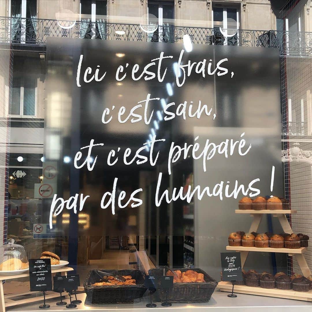 関口舞さんのインスタグラム写真 - (関口舞Instagram)「.﻿ お久しぶりの投稿✒︎✒︎✒︎﻿ ﻿ 夏になったら旅行に行きたい！﻿ またパリでおいしいパン屋さん巡り﻿ したいな〜🥐﻿ ﻿ #paris #trip #travel #bakeryshop #パリ #旅行 #海外旅行 #パン屋さん巡り」5月19日 14時48分 - maai0427