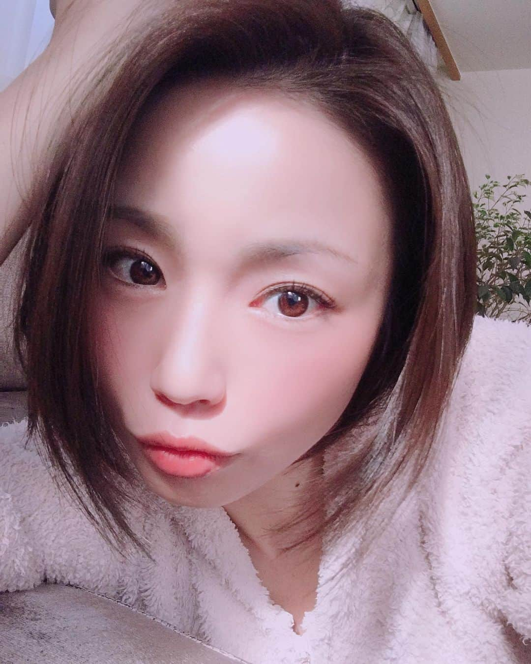 かすみりささんのインスタグラム写真 - (かすみりさInstagram)「🐰💕 ． 明日20日(水)20時〜、ライブチャット生配信します(*Ü*)*.¸¸♪ ． ライブでゴーゴーというところでやります🧚🏻‍♀️ ． livede55.com ． ↑↑ こちらのサイトにアクセスして、私を探して見に来てくださいね🤗 ． サイトにアクセスしても、私の名前が出ないというコメントを見て、すぐ検索できるようにしましたので、もう一度探して、お気に入り登録してもらえたら嬉しいです✨ ． 楽しくお話しましょう🥳🥳🥳 ． こういったことは、初めてに近いのでうまくできるか不安ですが、宜しくお願います✨ ． #ライブチャット#ライブでゴーゴー#生配信#初めて#ドキドキ#楽しみ#love#happy#❤️#🌏」5月19日 14時48分 - risa_kasumi