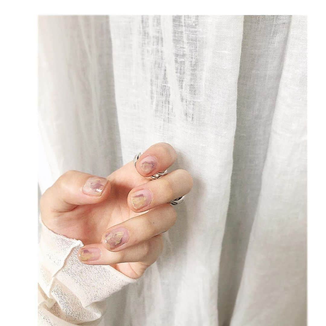 吉田怜香さんのインスタグラム写真 - (吉田怜香Instagram)「@mojonail_shokosekine のみて セルフグラーデションネイル💅⚪️ . よくばって色使いすぎたかも💭😗 でも初めてにしては良いでしょう🍐 . . ※妊娠中（とくに臨月）は ネイル控えたほうがいいとコメントで 教えていただいたので あくまでも デザイン&使用itemの参考までに残しておきます🙇‍♀️◎」5月19日 15時01分 - reikayoshida_