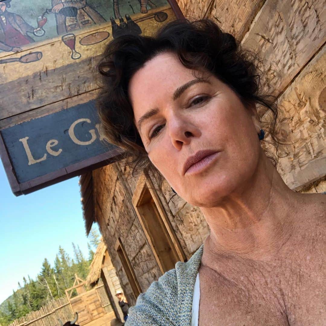 のインスタグラム：「“I will club your balls into your belly.” My new favorite threat! Thank you for that line @elrudest (elwood reid/ creator/showrunner #barkskins- the best!) @natgeo @natgeochannel @hulu  #mathilde」