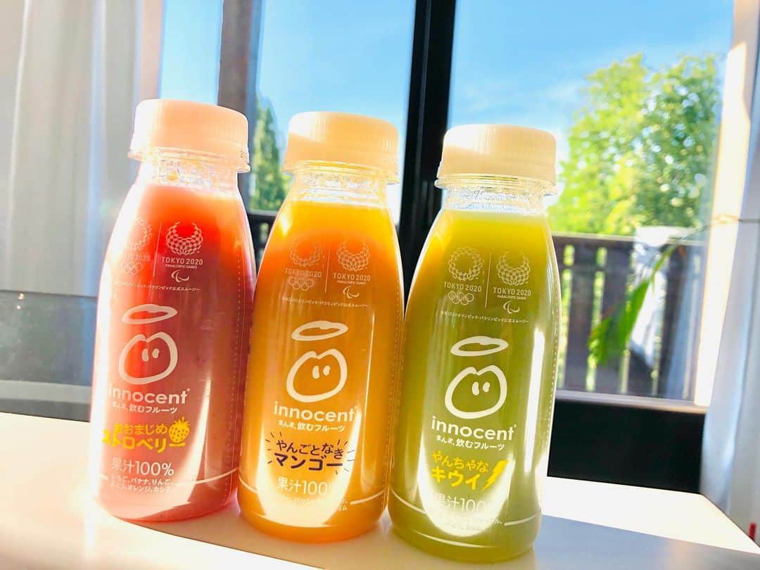 川島永嗣さんのインスタグラム写真 - (川島永嗣Instagram)「Vitamins for every morning.  It’s important to have strength from inside your body.  Innocent Pure fruits juice.  @innocent  いつも朝食、そして間食にはフルーツを摂るようにしています。  手軽にフルーツが摂れるイノセント。  ヨーロッパでは大人気で手軽に見つかるイノセントの飲むフルーツ。濃縮還元果汁を不使用。甘味料、合成着色料、増粘剤も使用していないことが特徴で、何より美味しい！  そして価格の10％がイギリスや世界各地で実施されている、食糧難をなくすためのプロジェクトなどのチャリティーへ寄付されます。  #ビタミンとって #コロナに負けるな #イノセント #innocent #やんちゃなキウイ #まんま飲むフルーツ #ステイホーム #運動は大事 #フルーツも大事 #セブンイレブンで買えるらしい」5月19日 7時36分 - eijikawashima01