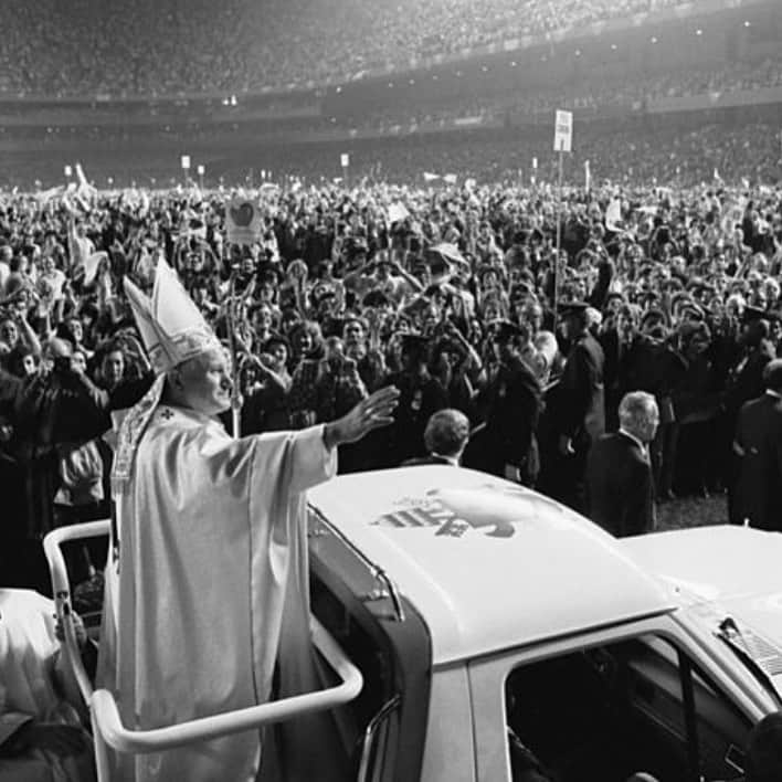 ドナルド・トランプさんのインスタグラム写真 - (ドナルド・トランプInstagram)「Today we commemorate the 100th Anniversary of the birth of Saint John Paul II. HAPPY BIRTHDAY!」5月19日 7時41分 - realdonaldtrump