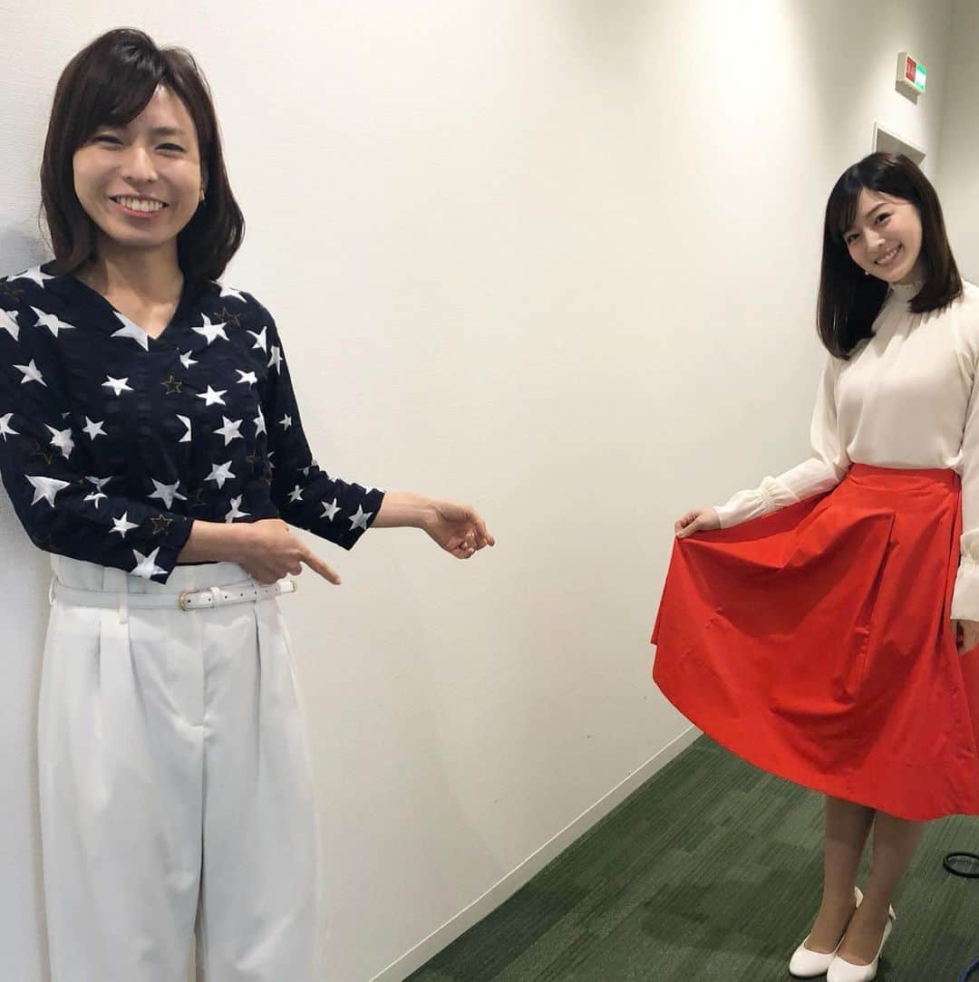 中村秀香のインスタグラム：「今朝は #すまたん お天気担当でした！ ありがとうございました✨ .  今日の私の衣装を見て、 気象予報士の丸田さんが一言 「中村さん、 今日ジャイアンツカラーですね〜☺️」 .  たっぷり否定しておきました！！！ .  #気象予報士 #丸田絵理子 さん #ジャイアンツ #タイガース #巨人 #阪神」