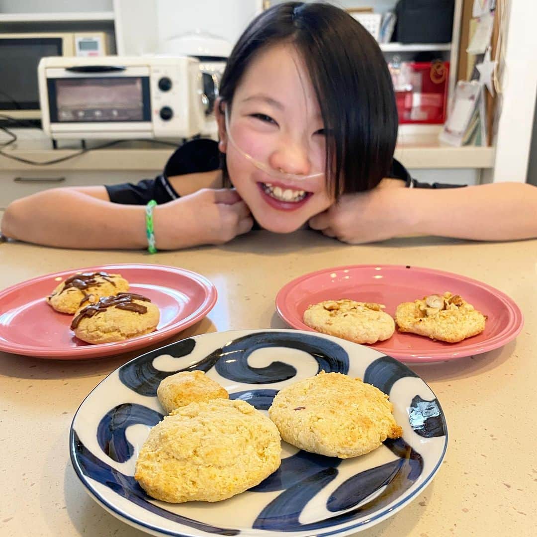 yukiさんのインスタグラム写真 - (yukiInstagram)「おはようございます。﻿ ﻿ 私の一番苦手種目…お菓子作りを﻿ 進んでやってくれた🍪﻿ ﻿ 食べるのは得意よ！！﻿ ありがとう🤍🤍🤍﻿ ﻿ #ミルクッキング﻿ #お菓子作り  #完璧なお手伝い #毎晩作る #食べる専門 #milka」5月19日 8時00分 - milkayuki