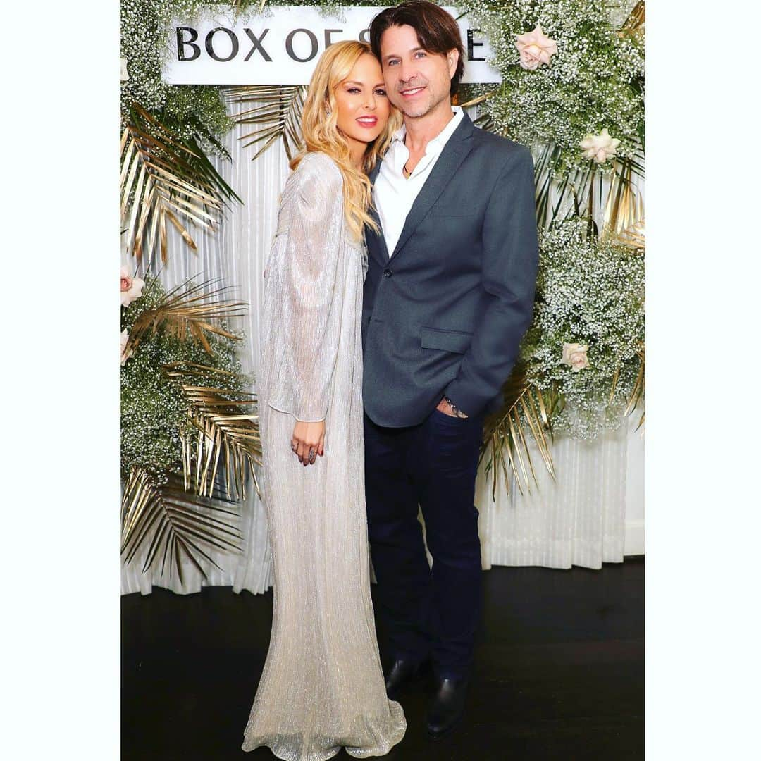 レイチェル・ゾーさんのインスタグラム写真 - (レイチェル・ゾーInstagram)「#MCM on my @rbermanus on our very last #datenight out surrounded by an extraordinary group of women celebrating the launch of my spring edition of @boxofstyle .. It was the most beautiful evening filled with love and support from so many amazing #girlfriends that I feel so fortunate to have shared our last supper with the evening before #quarantine began. 🙏🏻❤️Missing you all so much right now. #grateful XoRZ」5月19日 8時11分 - rachelzoe