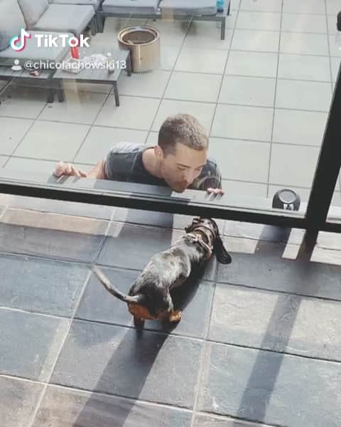 フランシスコ･ラチョースキーのインスタグラム：「Kisses to daddy @vinalindalachowski」