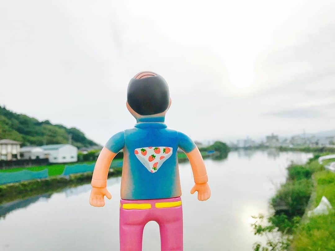 デハラユキノリのインスタグラム：「故郷に帰る男 都会でいれた恥ずい刺青  #dehara  #deharayukinori  #satoshiyamamoto  #デハラユキノリ #サトシヤマモト」
