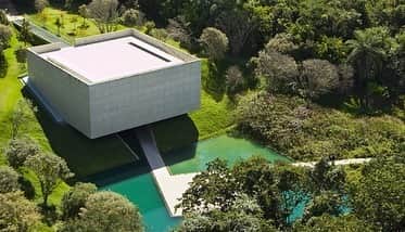 伊藤直樹さんのインスタグラム写真 - (伊藤直樹Instagram)「The Chain Museum @artsticker_app でブラジル大使館とパートナーシップを結び、ブラジルのアートを応援していくことになりました。第一弾は世界有数の野外美術館イ二ョチン・インスティチュートです。早く行ってみたいです、ここ。  #inhotim #TheChainMuseum #Artsticker https://www.inhotim.org.br/」5月19日 9時23分 - naokiitoparty