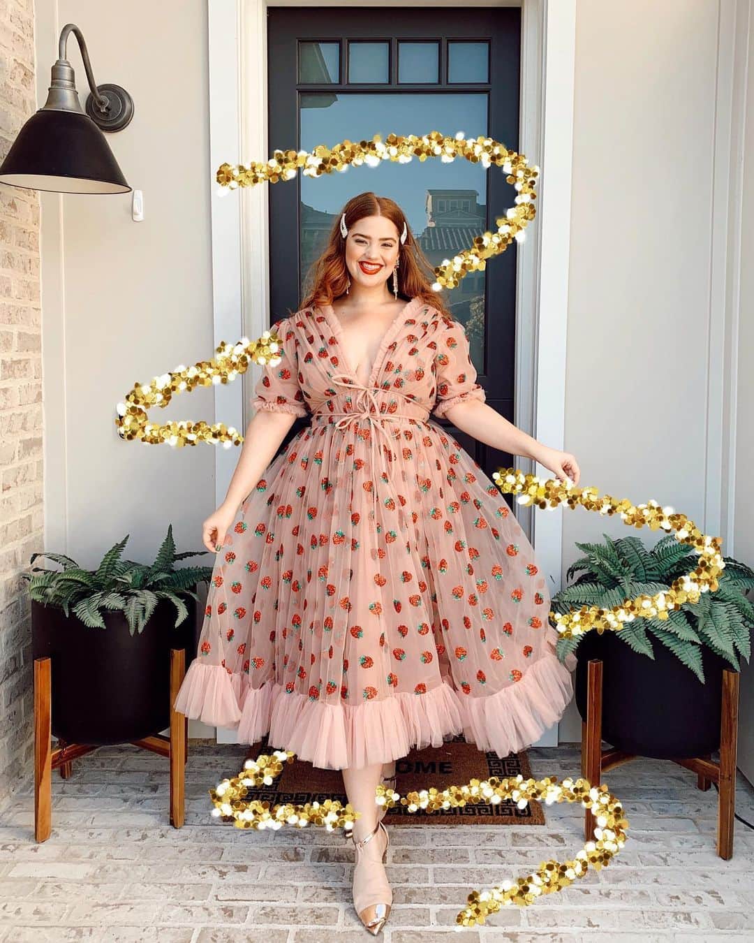 ブリー・キッシュのインスタグラム：「ready when you are, @disney.. 🍓✨」