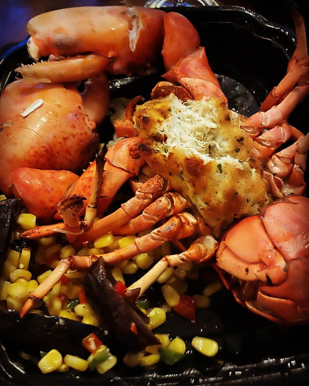 デヴィッド・ブライアンさんのインスタグラム写真 - (デヴィッド・ブライアンInstagram)「We all have to stay in on lobster night! So... order in on lobster night at @shipwreck_grill !!! 😎🥂」5月19日 10時04分 - davidbryanmusic