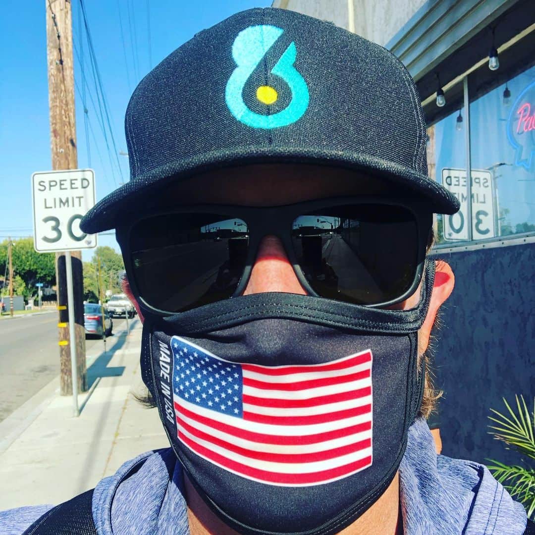 トニー・アゼベドのインスタグラム：「Adversity is meant to make us stronger. Let’s all be better!」