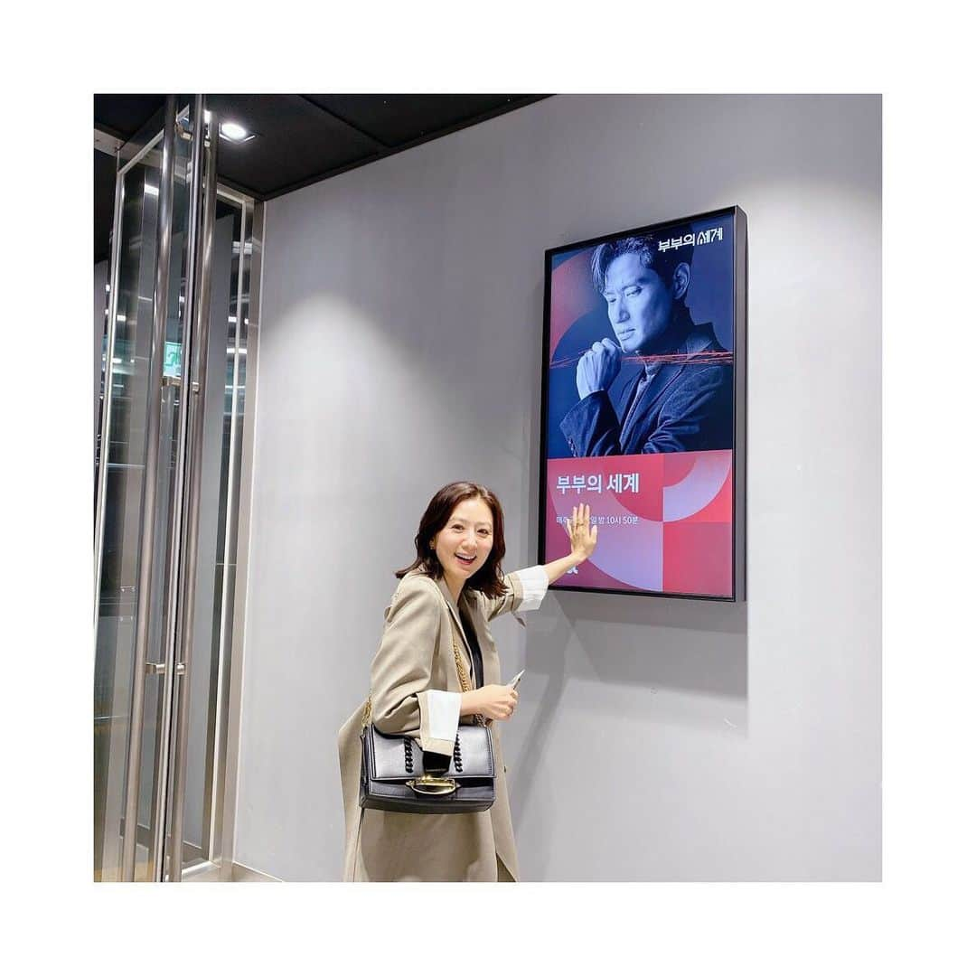 キム・ヒエさんのインスタグラム写真 - (キム・ヒエInstagram)「부부의 세계 마지막 출근길 _ #마지막 #END #KIMHEEAE #김희애 @yg_stage」5月19日 11時00分 - heeae_official