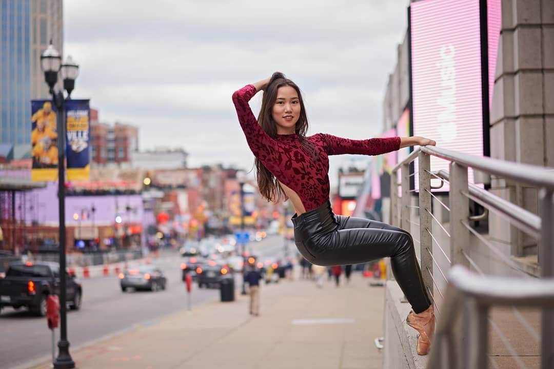 Lily Saito (齊藤莉理)のインスタグラム：「Happy Birthday to @nashvillephotographer ! Can't wait to shoot together again.🙏 🎂🎁🎉🎈」