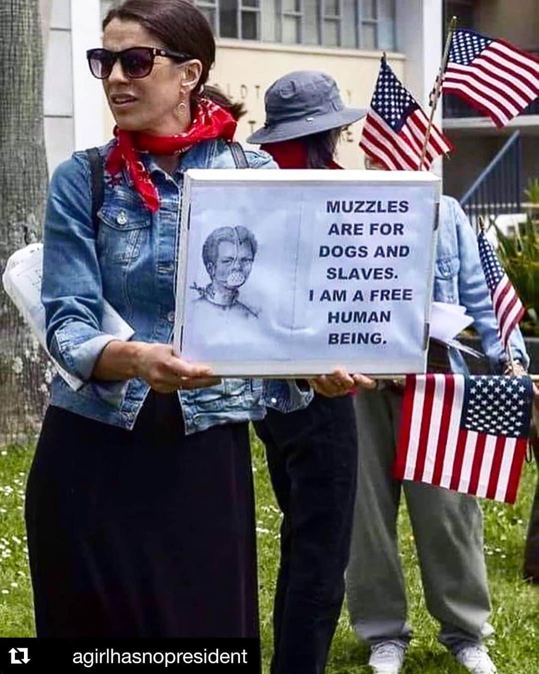 アンナ・パキンさんのインスタグラム写真 - (アンナ・パキンInstagram)「UPDATE- see link in bio to read article identifying this woman and another who also held this sign. #whiteprivelege at its most disgusting. (EDIT and yes obviously horrendous racism, goes without saying. I’m pointing out the privilege because so many white people deny it exists.) Repost @agirlhasnopresident ・・・ 🙄 I gotta wonder what she saw in that sign, that made it okay..Way to align enslaved Africans, with dogs. #shameful」5月19日 11時38分 - _annapaquin