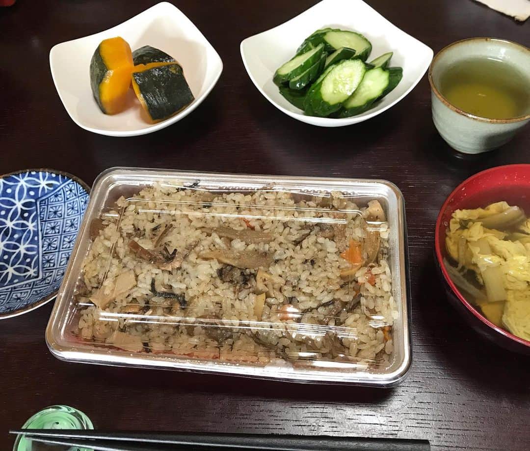 スネオヘアーさんのインスタグラム写真 - (スネオヘアーInstagram)「#スネオヘアー #家飯 #頂き物 #山菜混ぜご飯 #かぼちゃの煮付け #ごちそうさま #コロナどっか行け  #suneohair #たいらのおやま食堂」5月19日 12時12分 - suneohairofficial