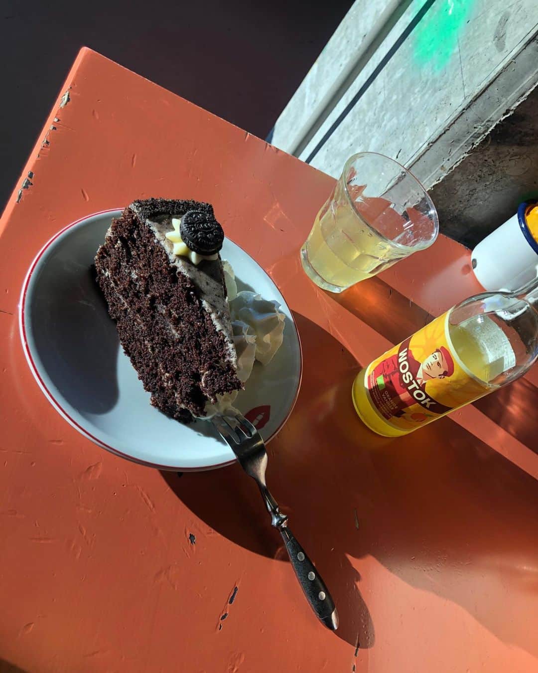 上枝恵美加さんのインスタグラム写真 - (上枝恵美加Instagram)「カフェとか行きたい☕️ バルセロナで行ったこのカフェ可愛かったな〜！ ． #cafe #思い出 #barcelona」5月19日 12時21分 - emika_kamieda