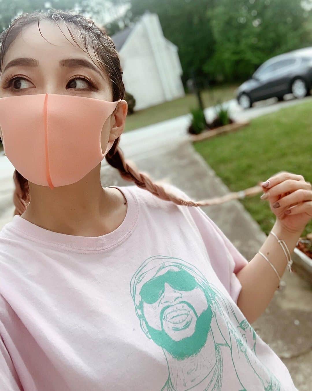 jyA-Me（ヤミー）のインスタグラム：「💋💋💋 スーパーへ行くと、お洒落なマスクをしてる人を結構見かけます😷✨ 既にマスクがファッションの一部になりつつあるのかなぁ🤔 この状況でも自分なりのお洒落を楽しんだり、 マスクに限らず、どんな時でもプラスに捉える考えを持ち合わせていたいなぁと改めてわからされてる日々💪🏽 考え方だって、伝え方だって、捉え方だって 人それぞれ違う事が人間の魅力なんだし、 その違いを尊重して、 それを楽しんで生きて行きたいものです🏡✨ . #お洒落マスク#ファションマスク #洗えるマスク #多様性 #みんな違ってみんな良い #keepsafe」
