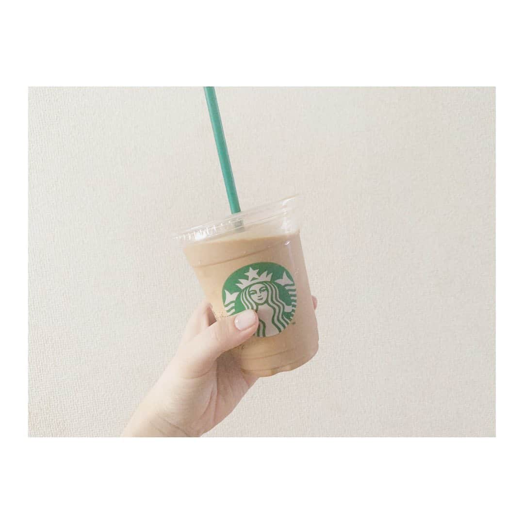 宮崎梨緒さんのインスタグラム写真 - (宮崎梨緒Instagram)「☕️☕️☕️ * ママがスタバ買ってきてくれた♡ しかも大好きなアフォガートが アールグレイになってた！！ *  #スターバックス #starbucks  #스타벅스 #스벅  #アールグレイアフォガートフラペチーノ」5月19日 13時25分 - miyazakirio