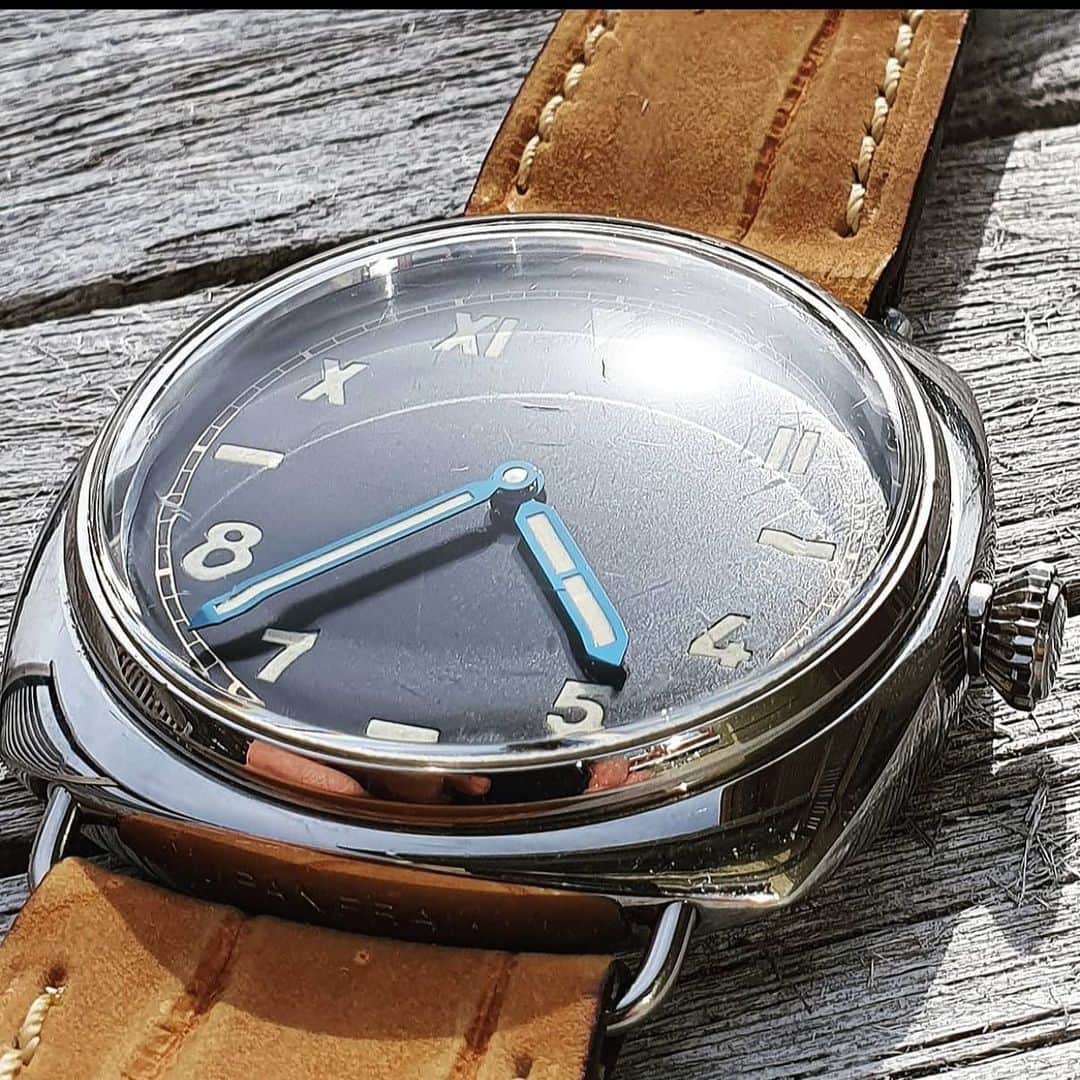 パネライのインスタグラム：「Let’s take a minute to appreciate the lovely blue hands on the #Panerai Radiomir Cali Dial’s Blue hands.  Hands down one of my favorite Radiomir pieces. Pic by @gosofsweden #paneraicentral」