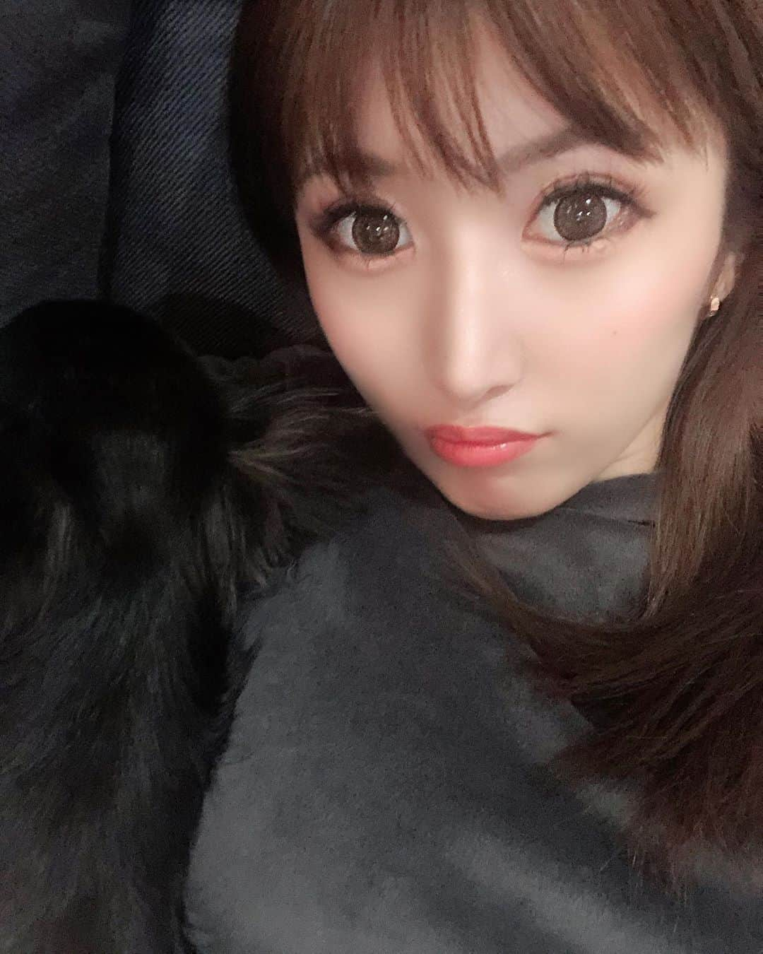 愛沢りんさんのインスタグラム写真 - (愛沢りんInstagram)「私の腕枕がすきみたい🐕♡🐾🐾 彼女♀のマルちゃんです♥️笑  #キャバ嬢#キャバクラ#キャバ#錦三丁目#錦三#ザナドゥ#xanadu#マイトグループ#水商売#栄#名古屋#東海#愛沢りん#すすきの #北新地#ミナミ#新宿#歌舞伎町#六本木#銀座#Instagram#インスタ#YouTube#ar専属インスタグラマー #ar#AngelR#ドレス#チワワ#ぶらっくたん #犬」5月19日 13時26分 - ri.0831