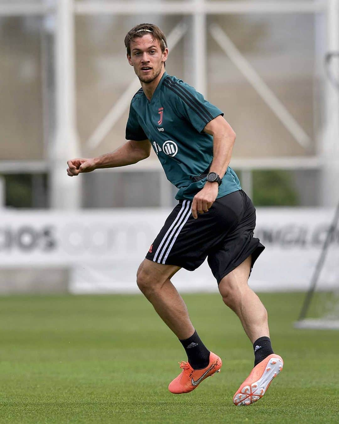 ユヴェントスFCさんのインスタグラム写真 - (ユヴェントスFCInstagram)「Working hard at the JTC! 💪🔥 #FinoAllaFine #ForzaJuve」5月20日 0時32分 - juventus