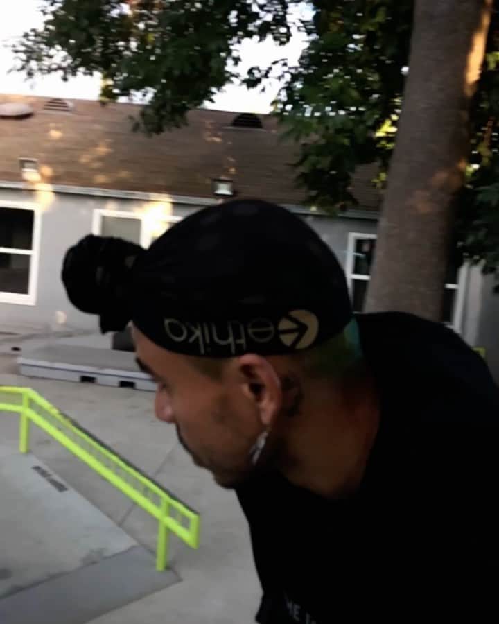 マニー・サンティアゴのインスタグラム：「Ouuu you bettttaaaa 💁🏾‍♂️ @mariahduran_」