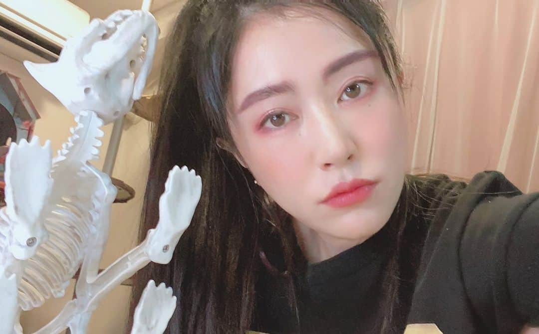 橋口いくよさんのインスタグラム写真 - (橋口いくよInstagram)「Chiborg make up ＋ SUSHI＝🤩﻿ 今日はチャイ ...