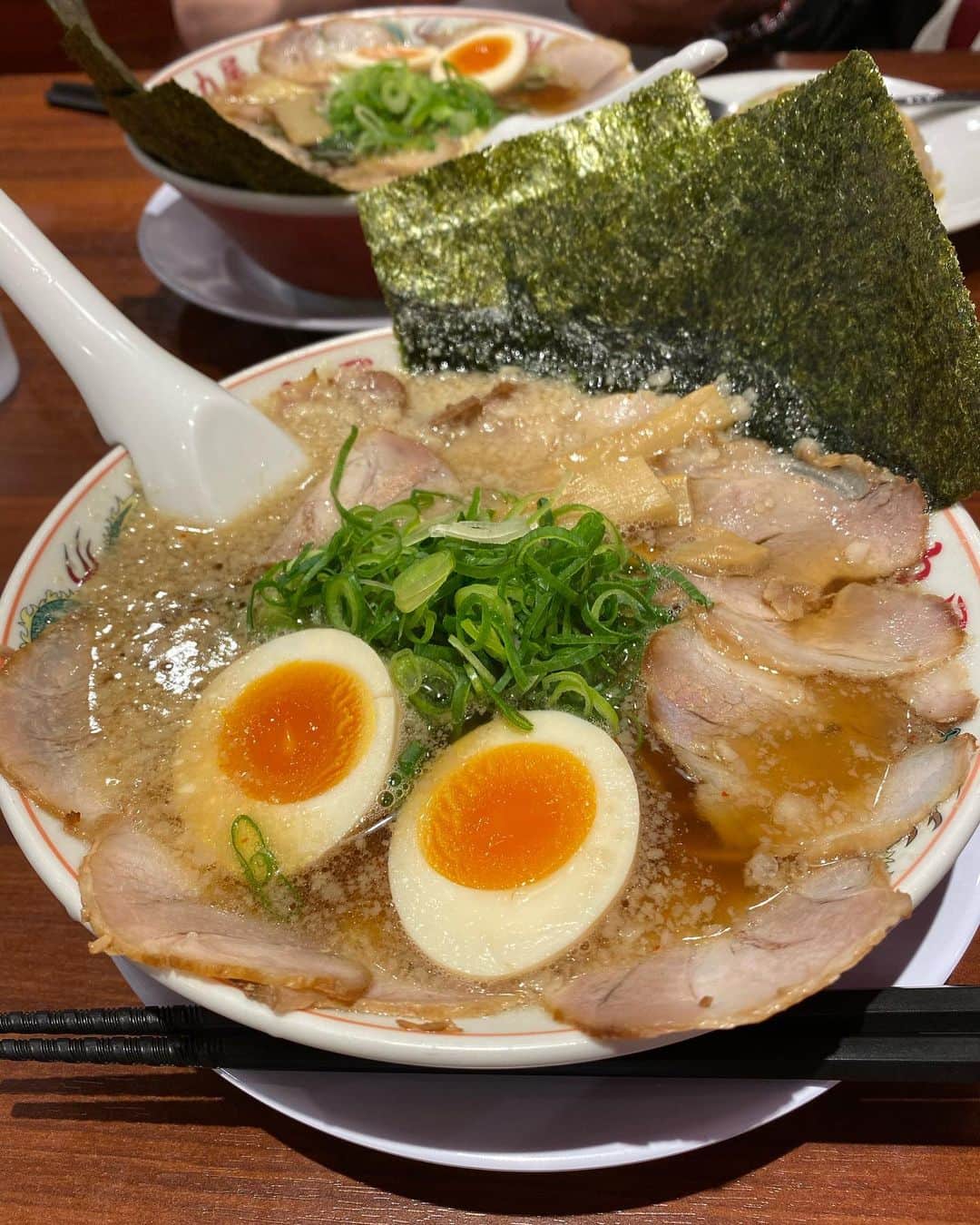 こまけいこのインスタグラム：「ラーメン久しぶりだな。  飲食店も大変だよね。」