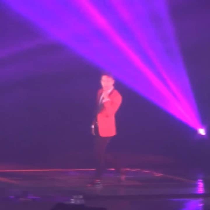 ビボム のインスタグラム：「춤고파 🕺🏻」