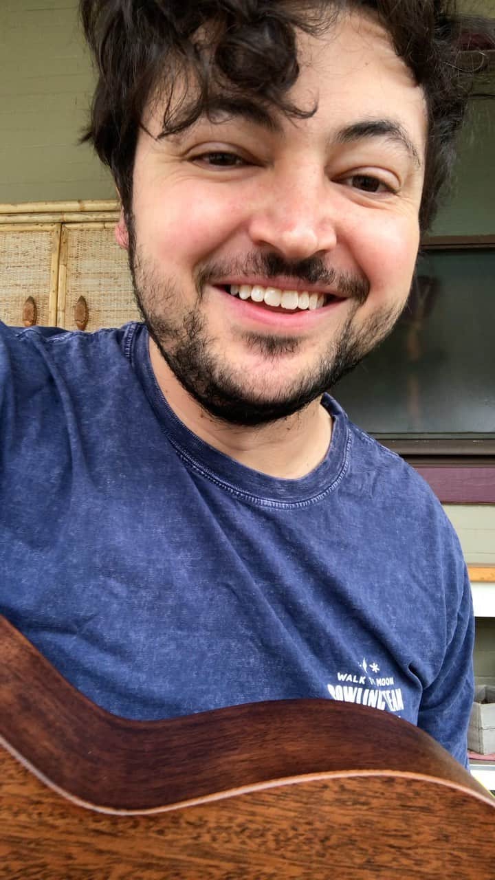 ウォーク・ザ・ムーンのインスタグラム：「I am PRETTY sure this was the first song we wrote at the Mason Jar in 2013 (it was either this or a song that is 100% on LP4). It originally had a much more Paul Simon verse, which we abandoned for the more New Wavey, chorus-ed chug of the final version. This rendition captures none of those styles. I hope you have a beautiful day.」