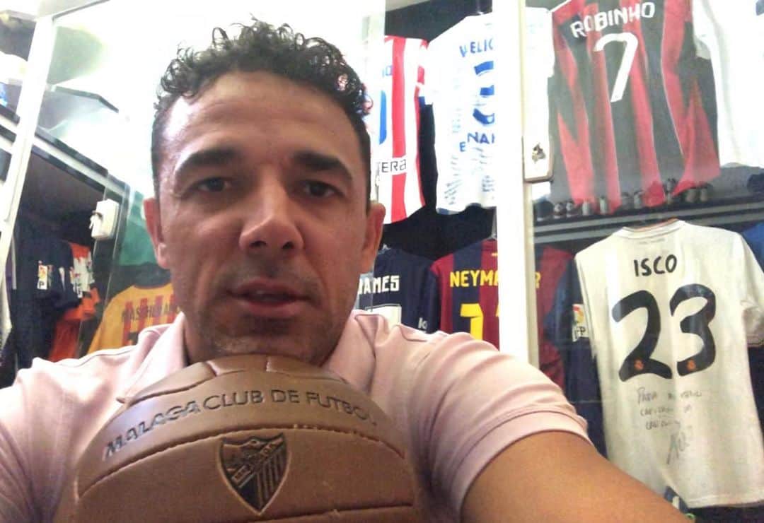 ウェリグトンのインスタグラム：「Recordando ⚽️⚽️⚽️❤️❤️❤️」