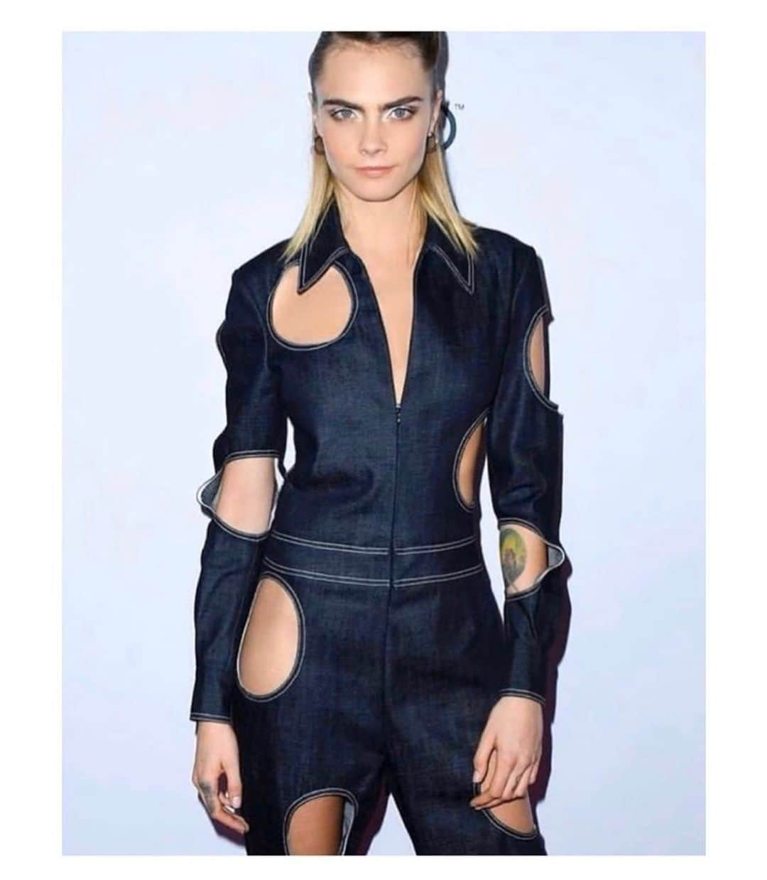 ギラロッシュさんのインスタグラム写真 - (ギラロッシュInstagram)「Cara Delevingne wearing the SS 2020 Collection - styled by @robzangardi #tbt #guylarocheparis #richardrene #guylaroche #pfw #fhc #fhcm #style #paris #fashion @caradelevingne #caradelevingne #robzangardi #RandM #madewithsupima #supima @icinsightcommunications.」5月20日 0時02分 - guylarocheparis