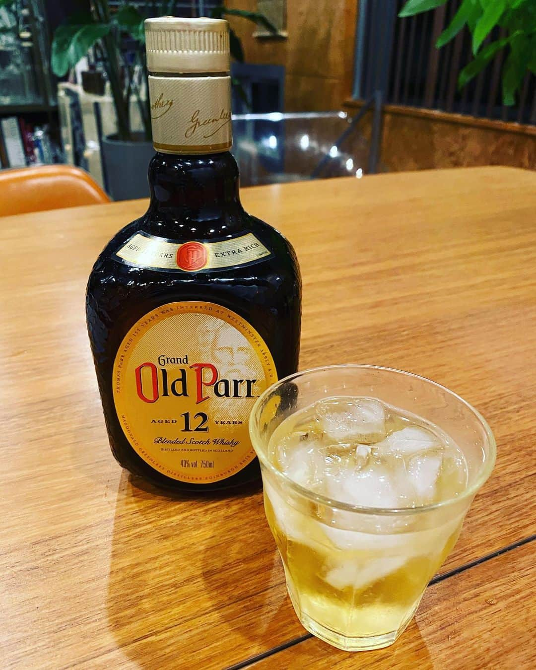 田中杏子さんのインスタグラム写真 - (田中杏子Instagram)「今晩のおともは、OLD PARR。 あっという間に飲み干しちゃうんだよねー 🥰🥰🥰🥰🥰 最近、クセになり始めたスコッチウィスキー 🥃です。今日は炭酸水で割ってます。  #akotanaka #スコッチウィスキー  #oldparr」5月20日 0時01分 - akoakotanaka