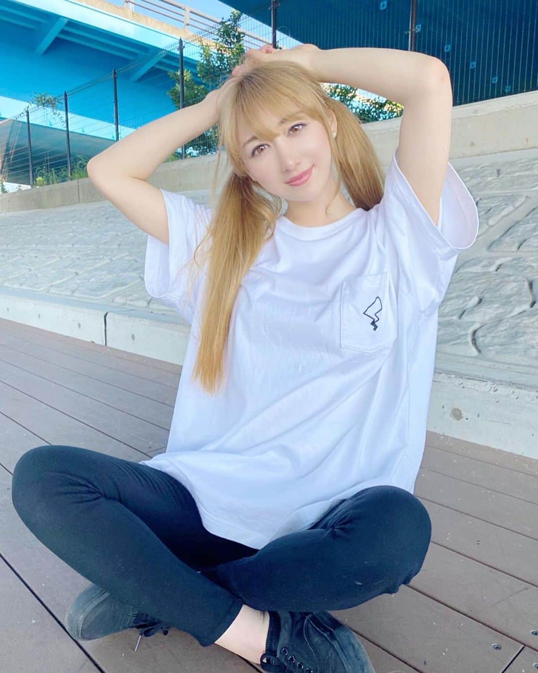 のインスタグラム：「ぴかちゅうコーデ⚡️ #ユニクロ　#uniqlo #ポケモン　#ポケモンtシャツ #ポケモンコーデ　#ポケモンコラボ　#ユニクロコラボ」