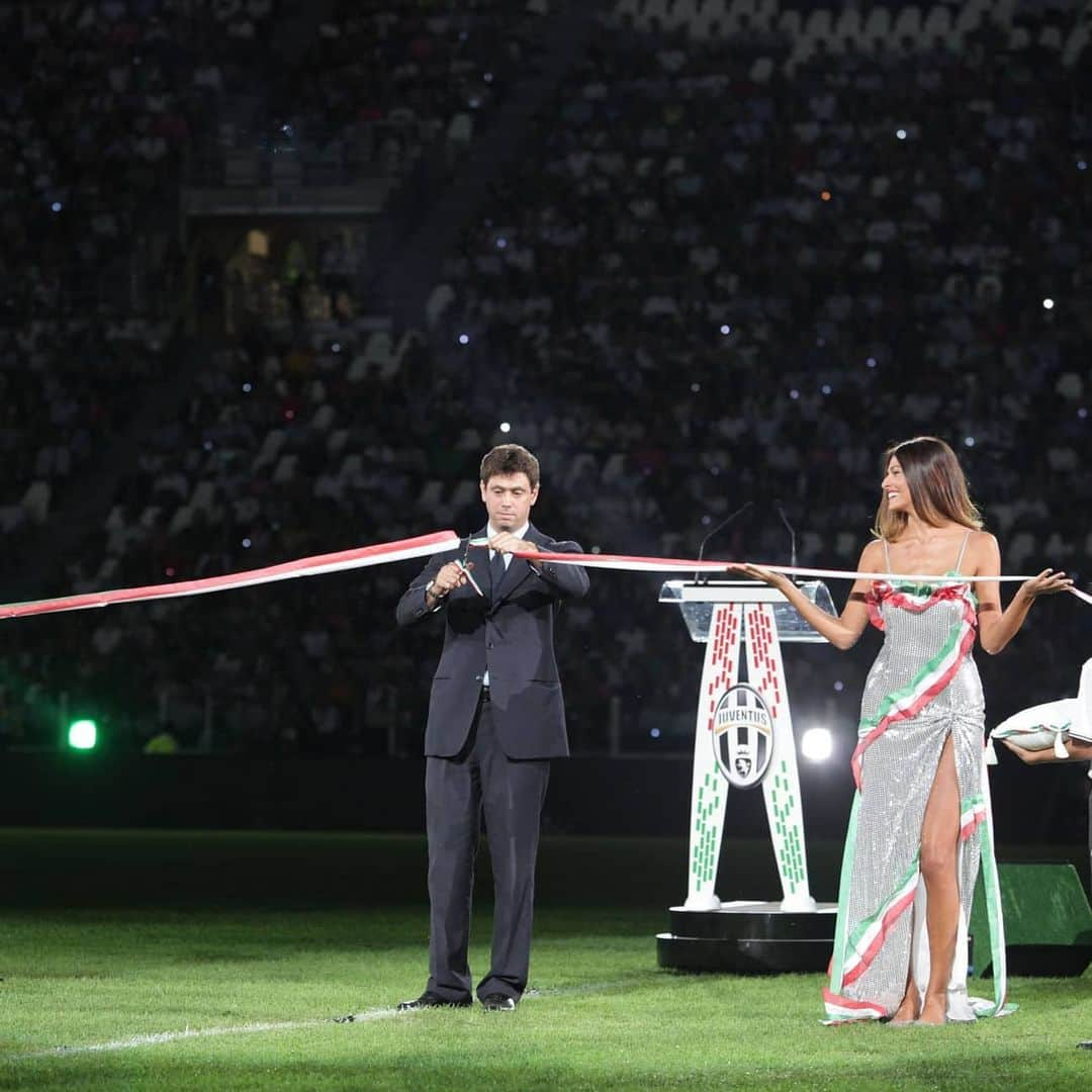 ユヴェントスFCさんのインスタグラム写真 - (ユヴェントスFCInstagram)「10 years, 10 photos!  Honouring Andrea Agnelli's 10 years of Presidency. #FinoAllaFine #ForzaJuve」5月19日 16時04分 - juventus