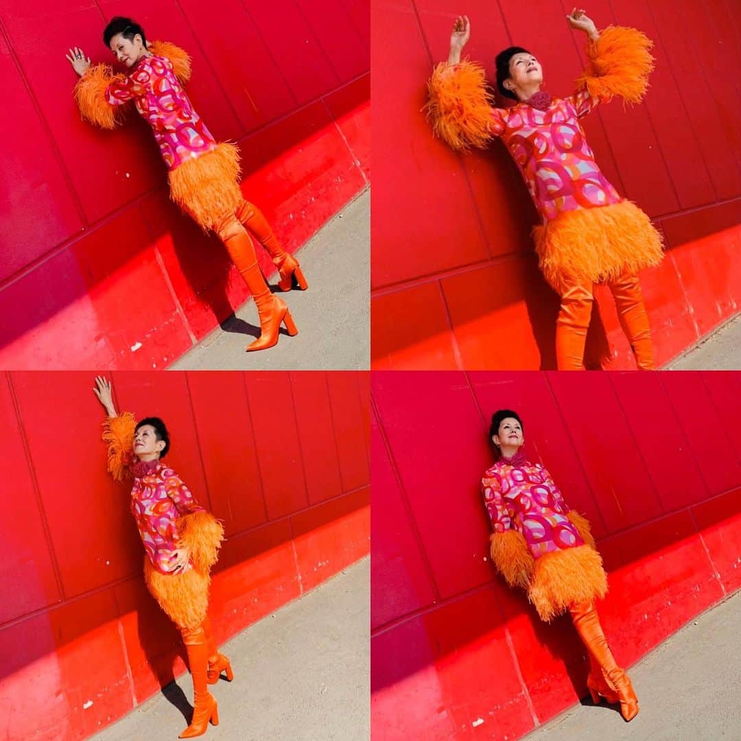 夏木マリさんのインスタグラム写真 - (夏木マリInstagram)「気分がどんよりしたから、 パッとしたお洋服の写真ポストね！  FOLLOWERSの時のもの〜  #livenup #FOLLOWERSNetflix #蜷川実花 #natsukirock #夏木マリ @mari_natsuki」5月19日 16時21分 - mari_natsuki