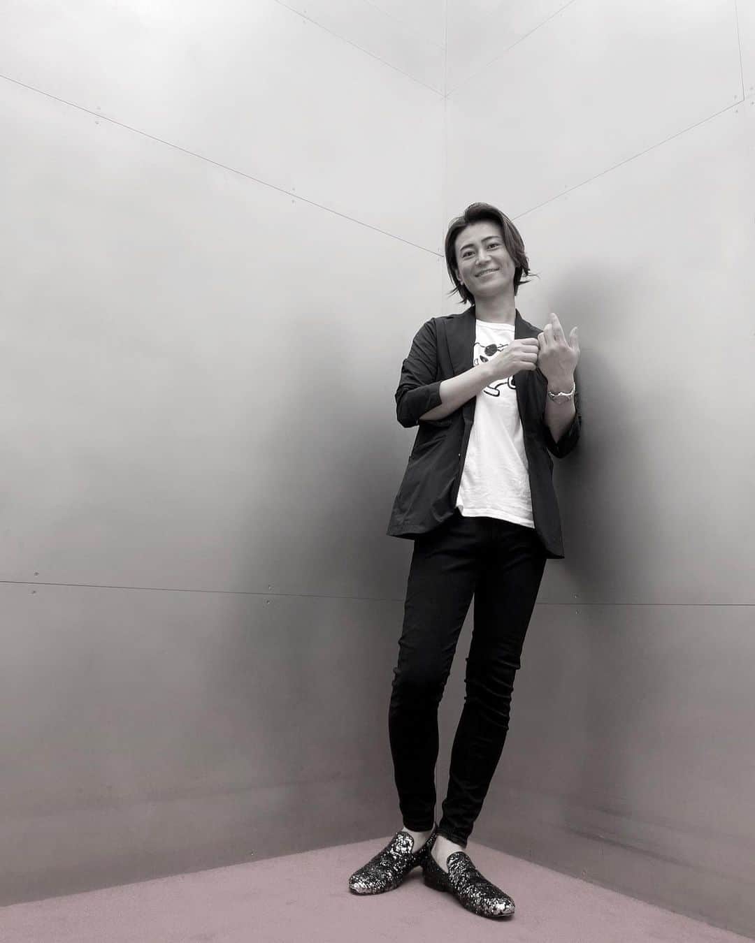 氷川きよしさんのインスタグラム写真 - (氷川きよしInstagram)「マネージャーに買ってもらったブラックマスク重宝してますぅ！  by kii  #氷川きよし #hikawakiyoshi #マスク #kii #bykii #キヨラー」5月19日 16時48分 - hikawa_kiyoshi_official