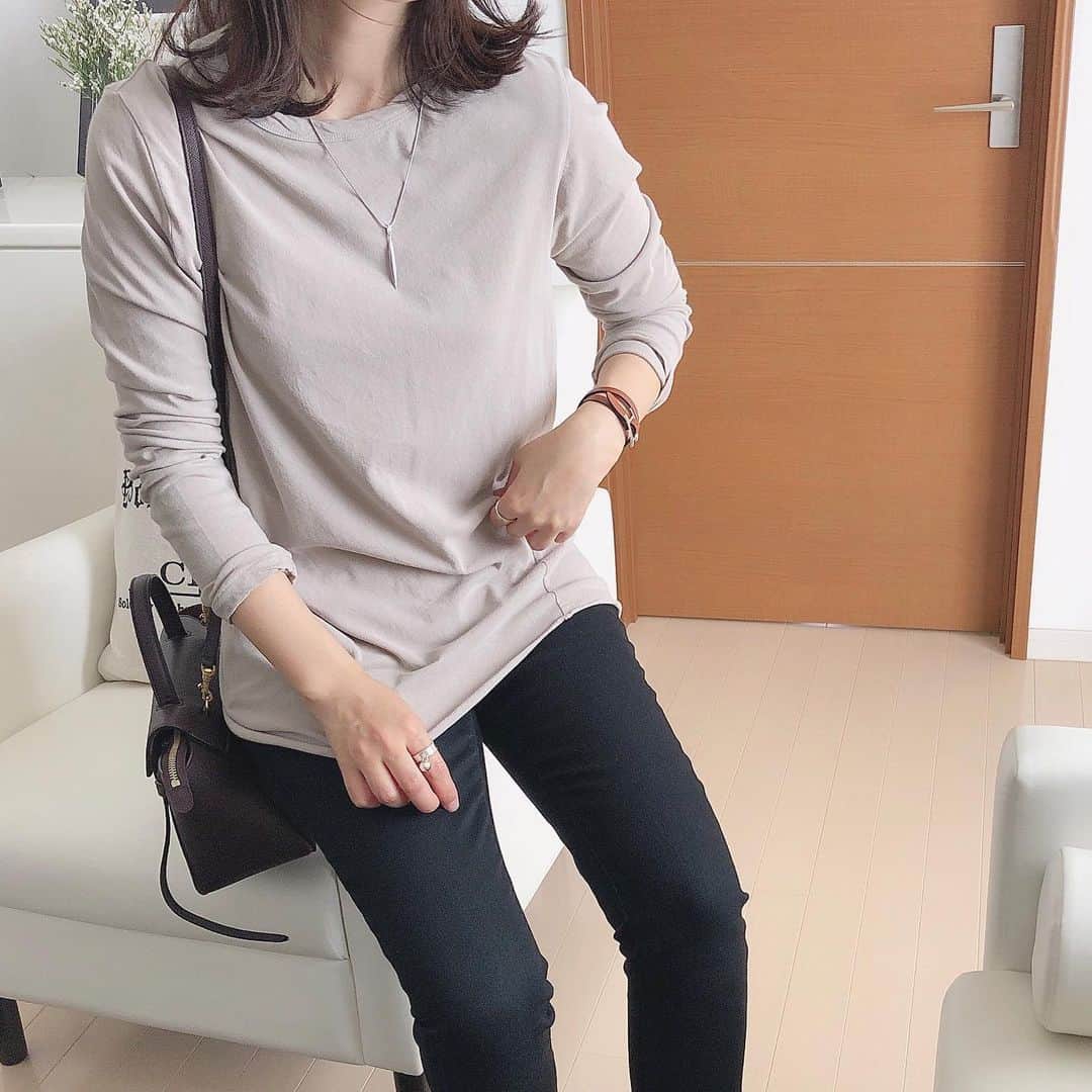 のインスタグラム：「白も追加したくらいこのロンTが便利☺︎ ・ ・ ・ ・ #deuxiemeclasse #agjeans  #celine #hermes」