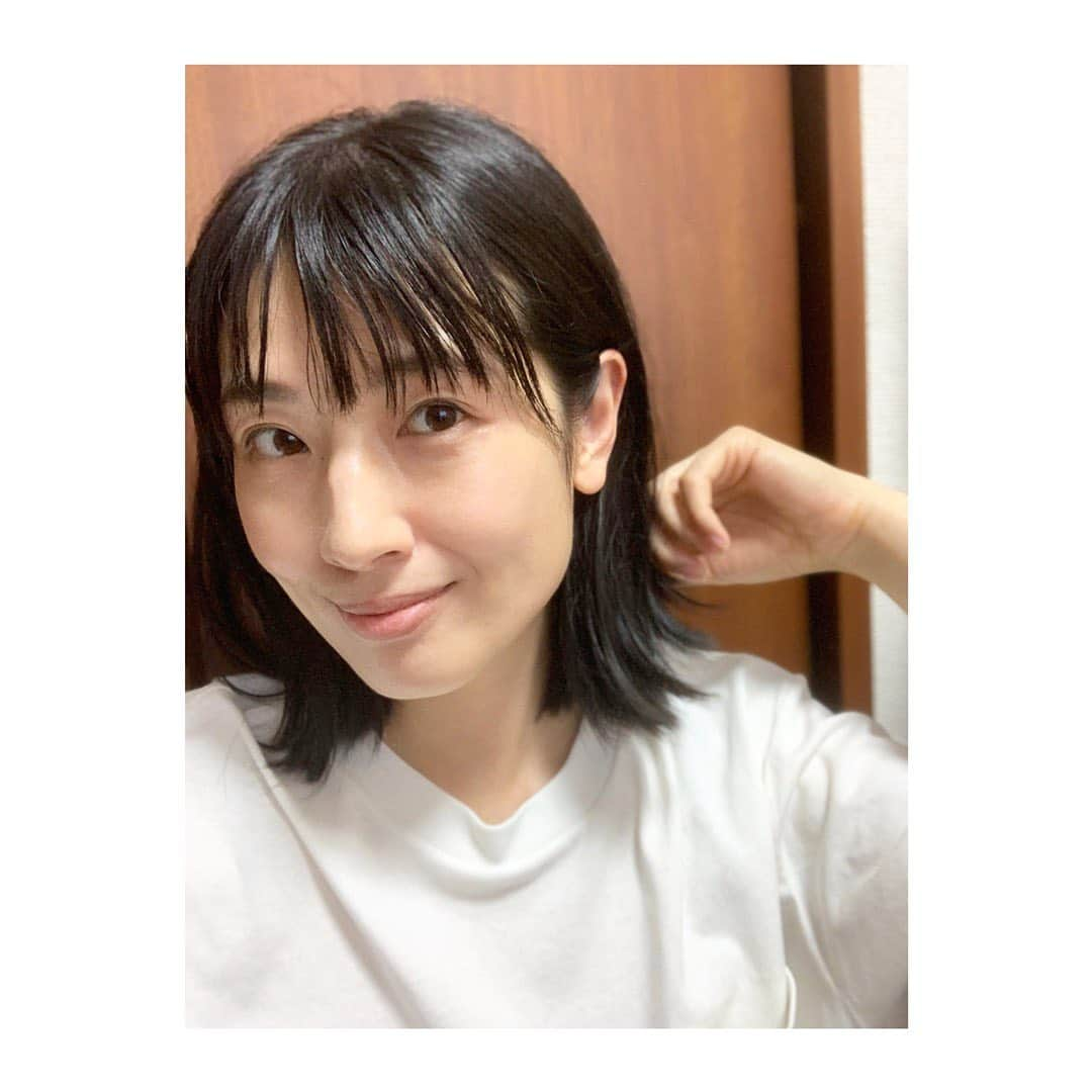 由樹さんのインスタグラム写真 - (由樹Instagram)「復活っ😝  自粛中に主人によるカット✂️ (1枚目after → 2枚目before)  毛量多いから大変だったかなと思いきや…  楽勝ッ🤟らしい。  なら良かった。笑  #インスタ復活 #お久しぶり #自粛中 #ネタなし」5月19日 16時52分 - yu.u.ki100