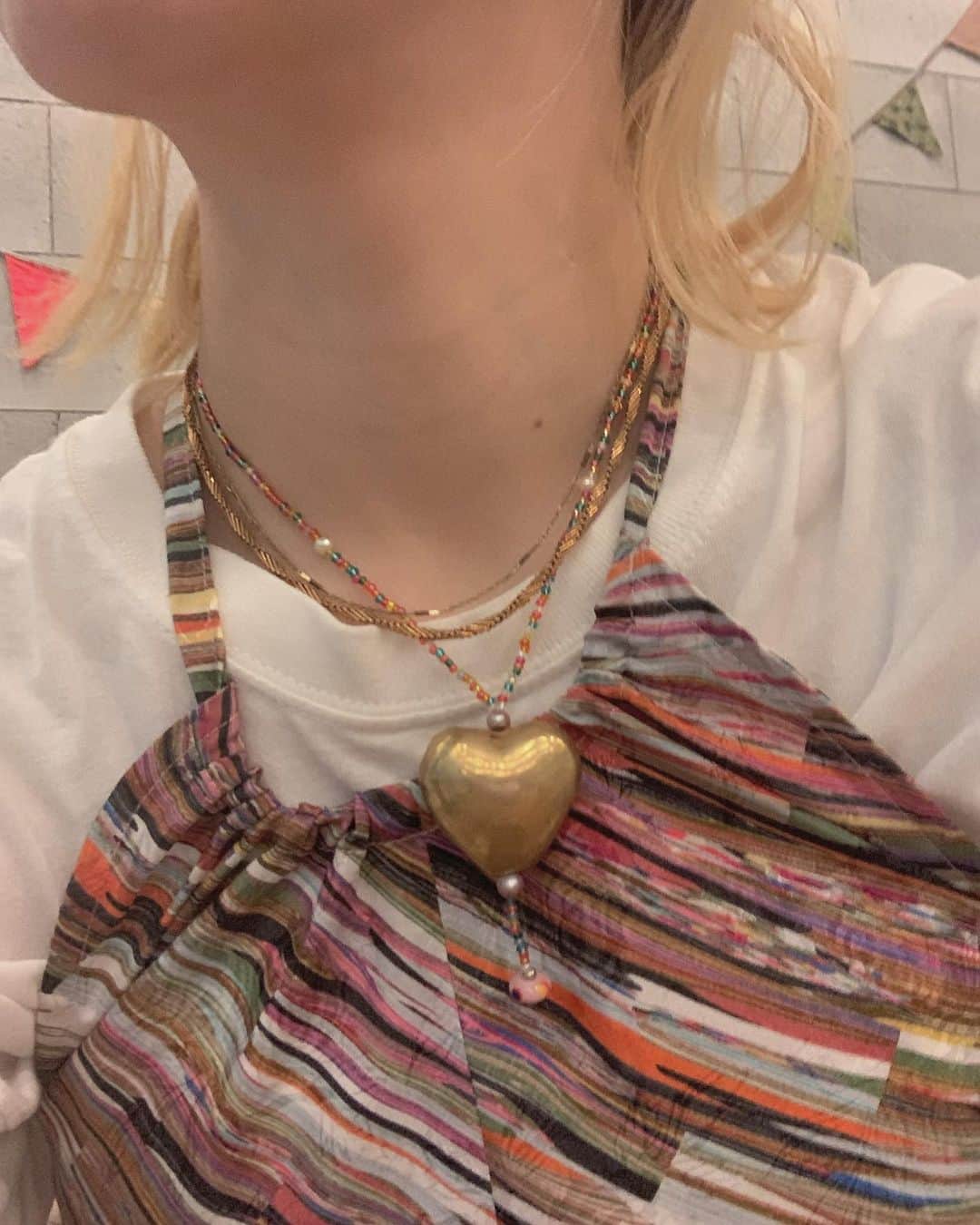 nanako itoのインスタグラム：「かわいいの届いた💛 . @earthcolors.co . made by @bluebluetammy 💙」