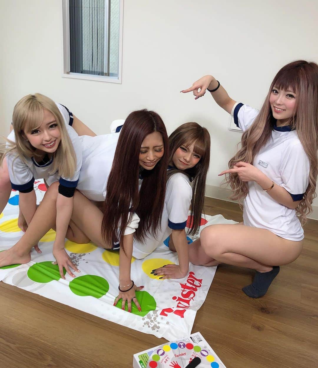 ブルマー　天然 egg公式さんのインスタグラム写真 - (egg公式Instagram)「本日のeggちゃんねるは🌈 ⭐️eggちゃんねる⭐️ 【ブルマ】ぴちぴちギャルだらけのドキドキツイスターゲームしてみた！！  ハラハラドキドキのツイスターゲーム！！ 案外体力使うことに気づいた！ww #egg #egg ...