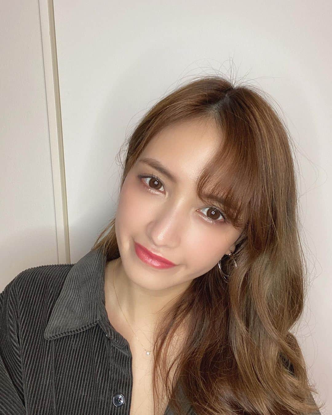 水野星奈さんのインスタグラム写真 - (水野星奈Instagram)「雨が、、梅雨がきたのかな☔️🌀 そして、久々の自撮りを撮ってみた😆🎶 前髪は未だに上手くセット出来ず大丈夫かな？😛 @shingohari さんに早く染めていただきたいな💫 ・ ・ #梅雨」5月19日 17時28分 - seeeiiina.m31
