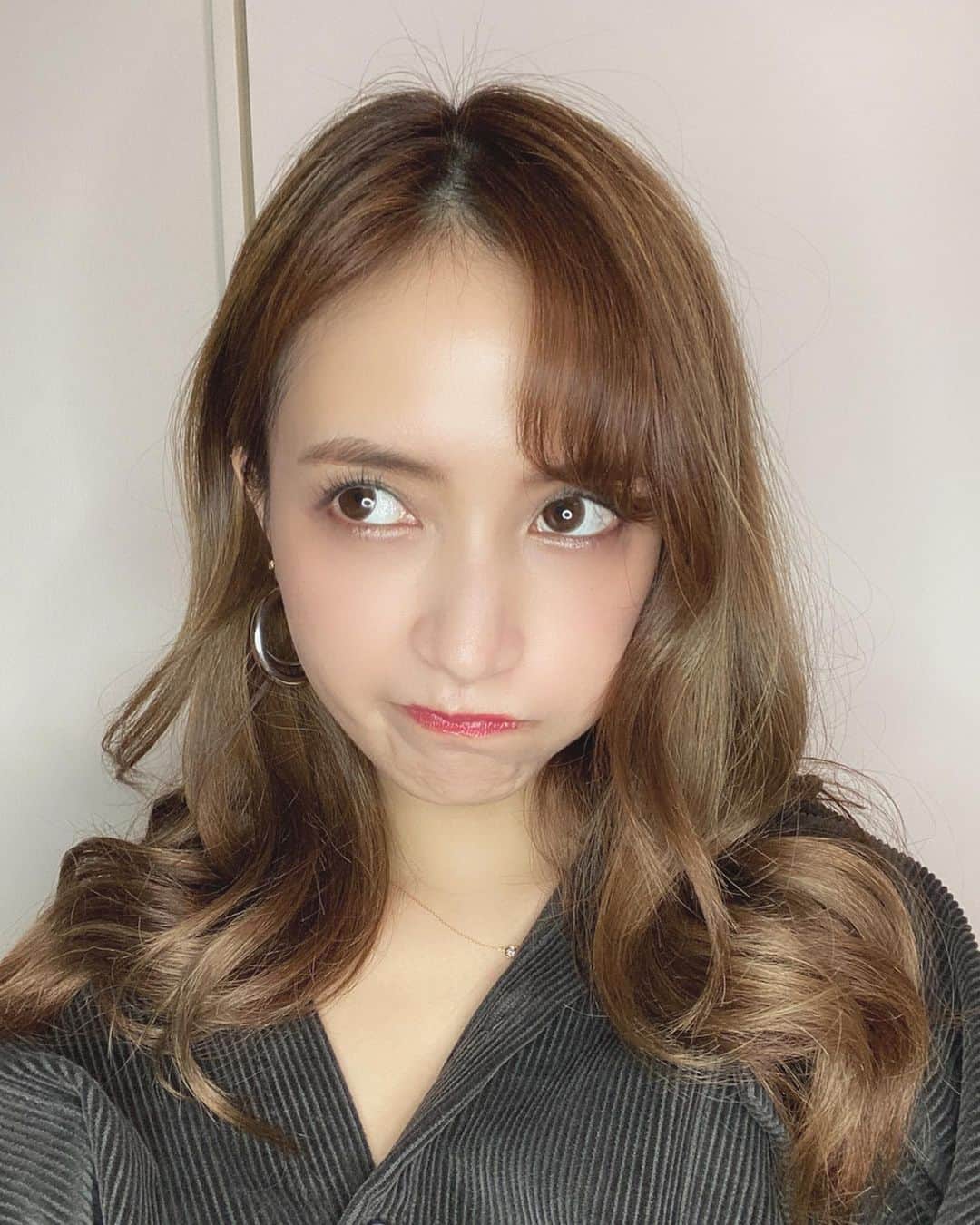 水野星奈さんのインスタグラム写真 - (水野星奈Instagram)「雨が、、梅雨がきたのかな☔️🌀 そして、久々の自撮りを撮ってみた😆🎶 前髪は未だに上手くセット出来ず大丈夫かな？😛 @shingohari さんに早く染めていただきたいな💫 ・ ・ #梅雨」5月19日 17時28分 - seeeiiina.m31