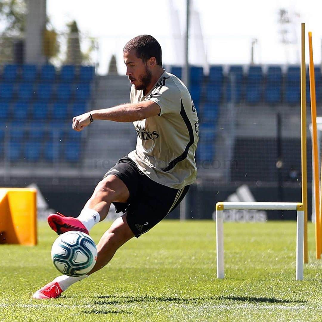 エデン・アザールのインスタグラム：「Training day @realmadrid #halamadrid」
