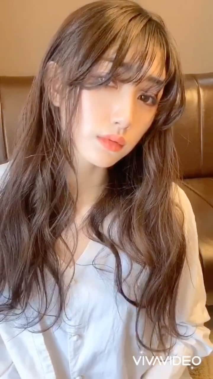 黒田瑞貴のインスタグラム：「ズボラな私でもほぼ毎日巻き髪なのには、時短テクがあります👀（笑） 初めてIGTV投稿するんだけど、できてるかしら。 #fashion #instafashion #japanesegirl #hairstyle #hair #hairarrange #ヘアーアレンジ　#巻き髪　#時短ヘアアレンジ  #instagood」