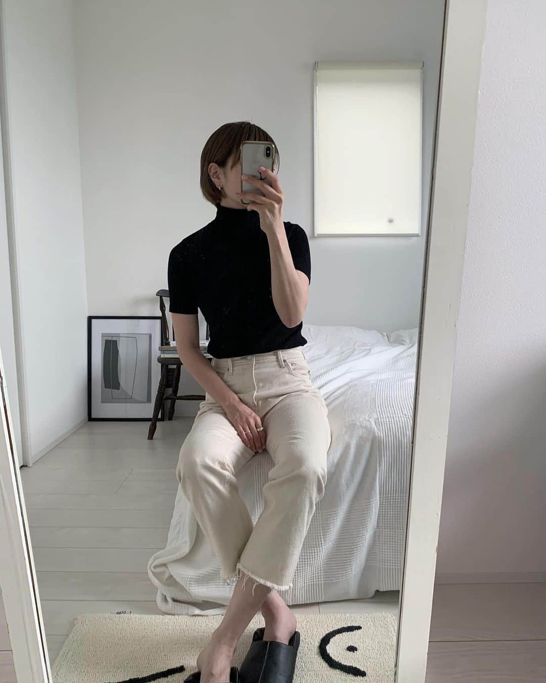 Mie Kawanoのインスタグラム：「今日は暑いくらいだった𓄺 相変わらずモノトーンな日𓃈 tops&pants @canaljean」