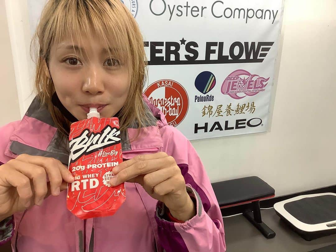 渡辺華奈さんのインスタグラム写真 - (渡辺華奈Instagram)「. . #BULKSPORTS さんの #ビッグホエイRTD . 味は3種類 ストロベリーヨーグルト　118Kcal はちみつ＆りんごヨーグルト　118Kcal ブルーベリーヨーグルト　120Kcal 全てタンパク質20g . 持ち運び便利だし、低カロリー！ 美味しいので毎日飲んでます！！ おすすめでする！！！ . #HALEO #サプリメント #プロテイン #タンパク質 #美味しい #減量 #mma #総合格闘技 #筋肉女子 #練習後で髪ボッサー」5月19日 17時50分 - kana_0821