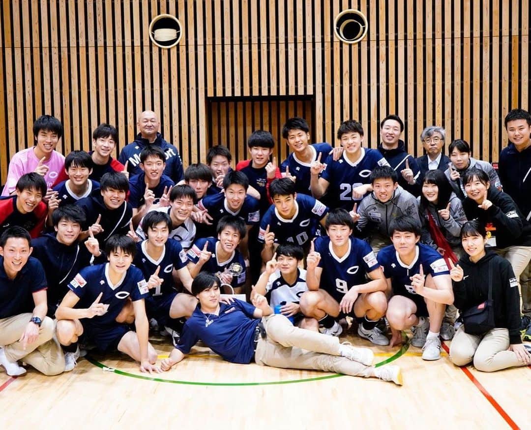 富田将馬のインスタグラム：「#みんなでつなごう笑顔のボール  #バレーボールの笑顔  #全カレ #初帯同 #たこ焼き兄弟」