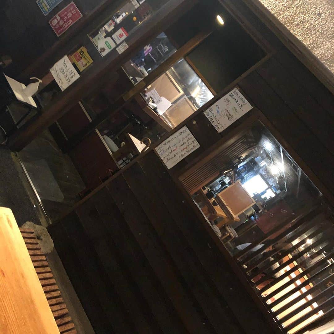 おっきゃがりのインスタグラム：「少しずつですが日常が戻りつつありますが 今一度飲食業のあり方について考える必要があると思います。  今はとりあえず少しでも皆さまの笑顔のもとになれるよう頑張ります！ 今日も22時までお待ちしております！  #大阪#大阪福島#福島グルメ#梅田グルメ#海鮮居酒屋#居酒屋#日本酒#47都道府県#日本酒巡り#飲み屋#JR福島駅#駅近 #と#86ストアり藤#うぉっしゅ#多呼おどり#福島壱麺#十忠八九」